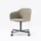 Pedrali Laja 2 biuro kėdė su smėlio spalvos apmušalu ir ratukais, vaizdas iš šono.