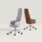 Ergonomiski biroja krēsli ar augstu atzveltni un riteņiem pelēkā un brūnā krāsā.